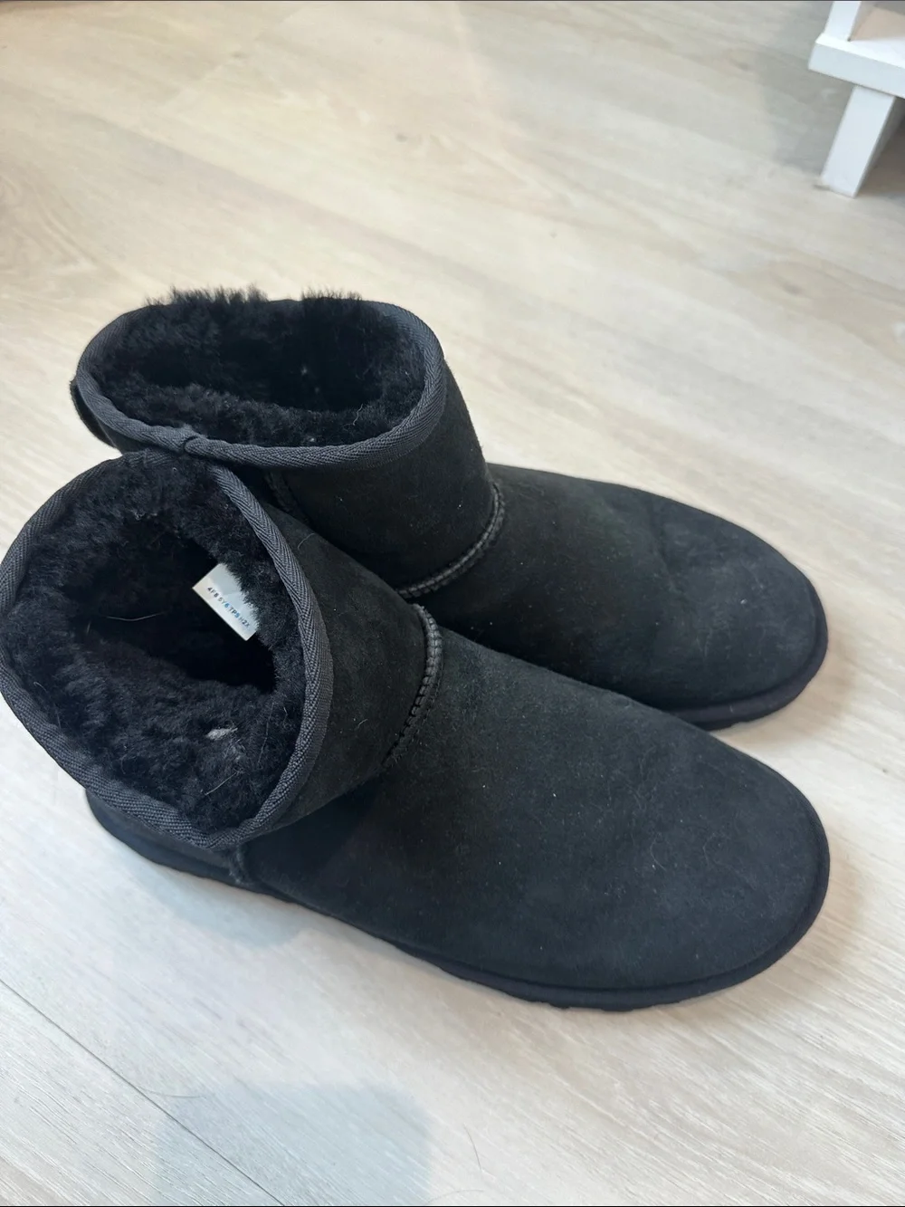 UGG Black Short Suede Boot Size 9 woman’s
